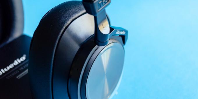 Trådlösa hörlurar Bluedio Turbine T6S: öronkåpor av plast