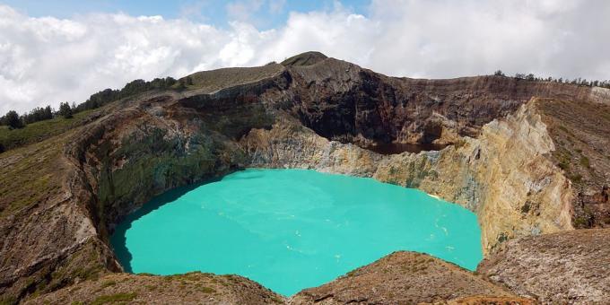 Asian territorium lockar medvetet turister sjöar Kelimutu vulkan, Indonesien