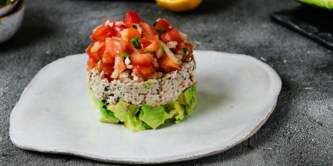 Sallad med tonfisk, tomater och avokado
