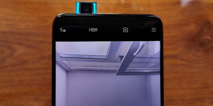 Den främre kameran på Xiaomi Poco F2 Pro är dold i kroppen och glider ut om det behövs