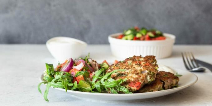 Hackade kycklingkotletter med broccoli