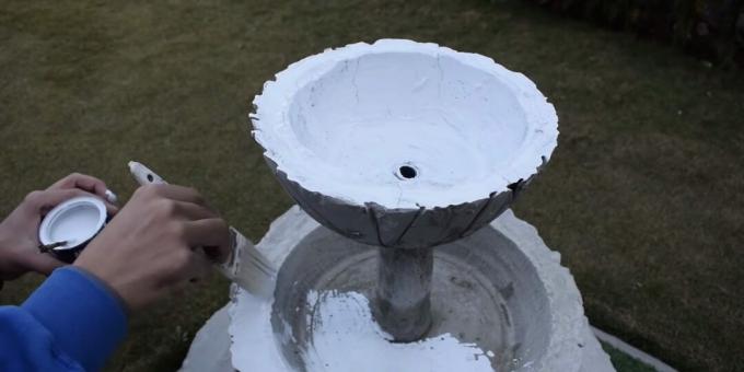 Hur man gör en fontän med egna händer: montera strukturen och måla