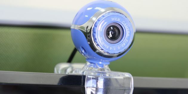 Hur man ansluter en webbkamera till en dator