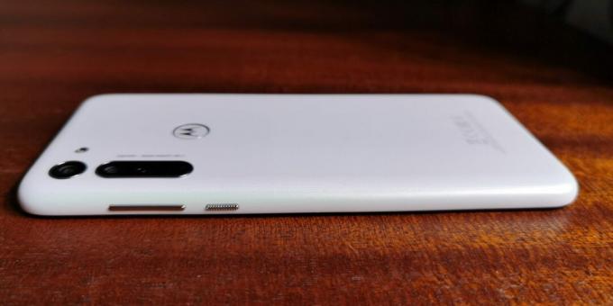 Motorola Moto G8: design och ergonomi