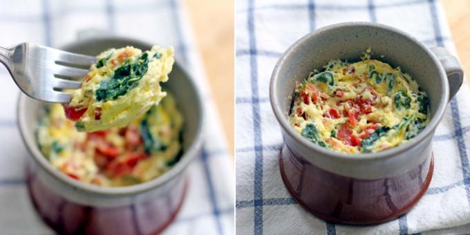 Vad du ska laga mat till frukost: quiche med spenat och cheddar i en mugg