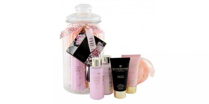 makeup kit inkluderar en spa-kit med sammetslen doft av ros och hallon