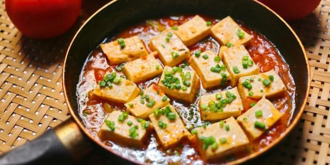 Stekt tofu med tomatsås