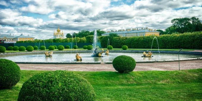 Vackra platser i Ryssland. Peterhof