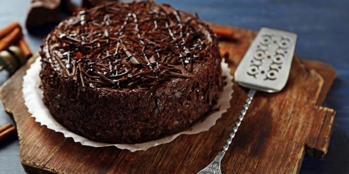 Choklad PP tårta i en panna