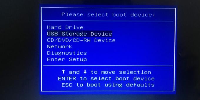 Om du vill konfigurera BIOS för att starta från ett USB -minne väljer du objektet USB -lagringsenhet