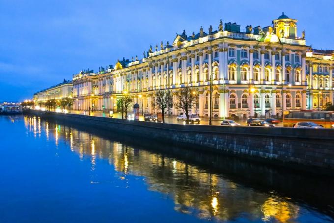 St. Petersburg - huvudstad Peter I och hans imperium
