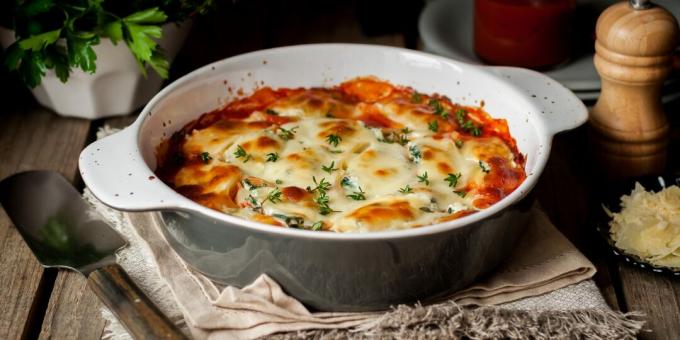 Gryta med pasta, keso och tomatsås