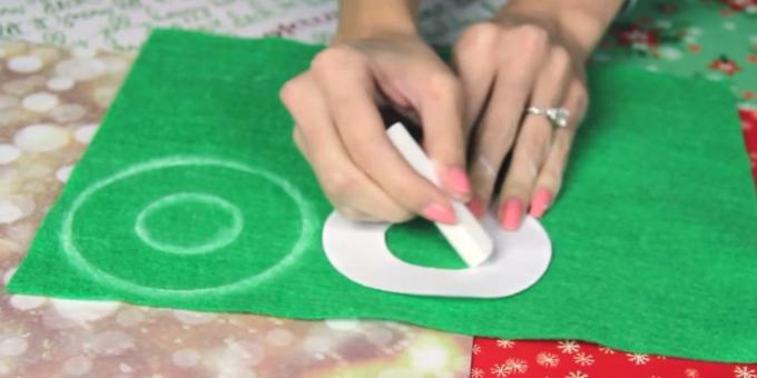 Jul leksaker med sina egna händer: göra ett mönster och cirkel