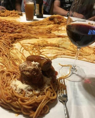 spagetti på bordet