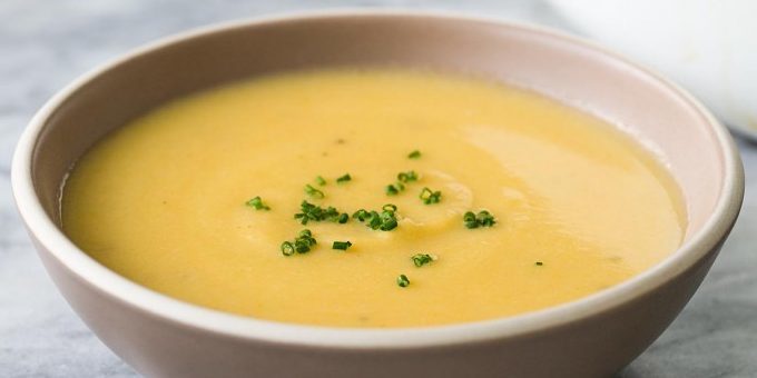 Soppa med ost och blomkål