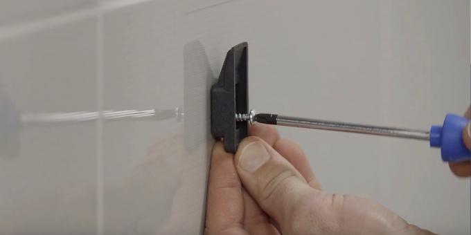 Hur man installerar ett bad med händerna: Montera vägg fixtur för akryl och stålbadet