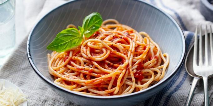 Spaghetti med tomatsås