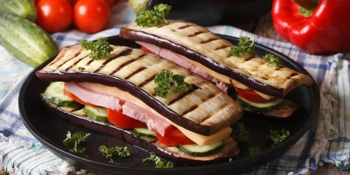 Aubergine smörgåsar med skinka och ost