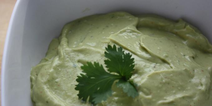 Vad kan ersätta majonnäs, om du är på en diet: Fyllning med avokado