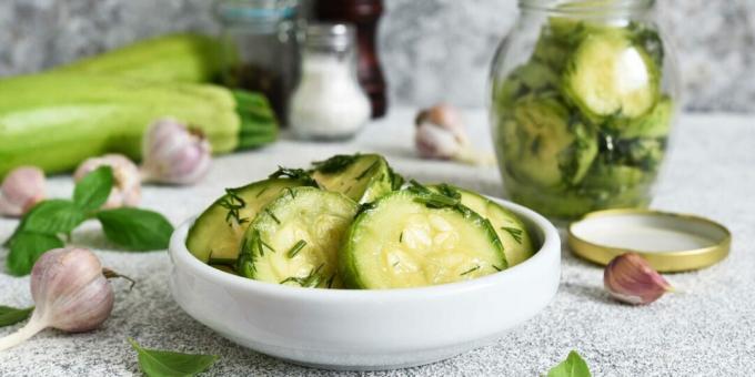 Marinerad zucchini med vitlök