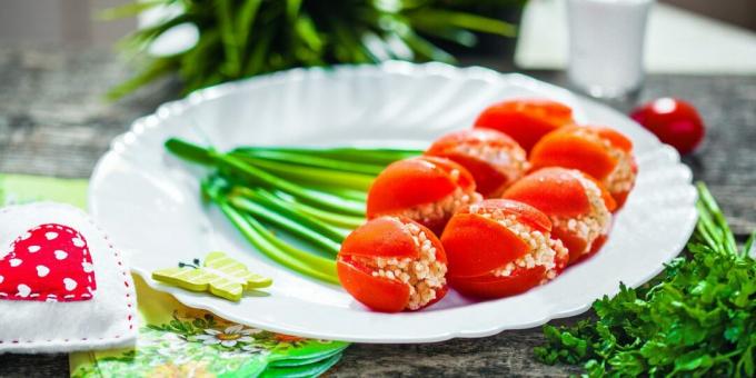 Tulpaner från tomater. Servera ett mellanmål den 8 mars!