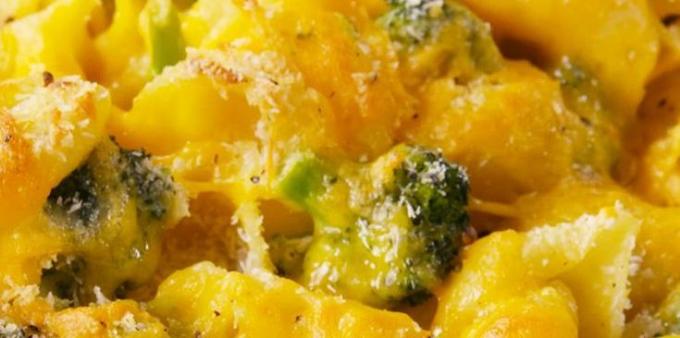 Makaroner med ost och broccoli