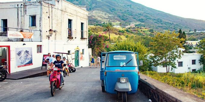 en resa till Italien: Scooters