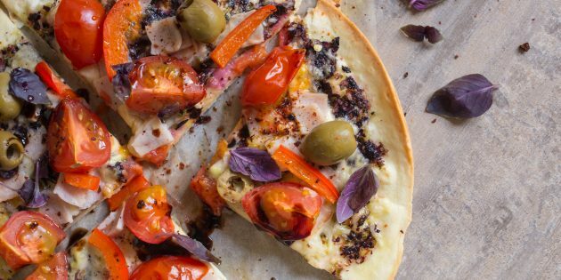 Tortilla pizza: färdig maträtt