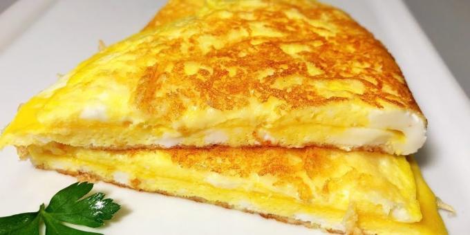 Snabb frukost: äggröra med krispiga ost skorpa
