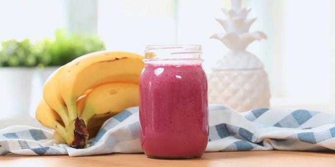 Smoothies c ananas, körsbär och banan