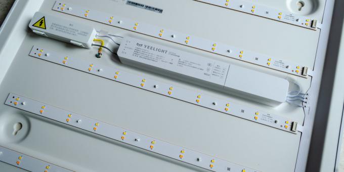 Yeelight Smart Square LED taklampa: Metallbasen