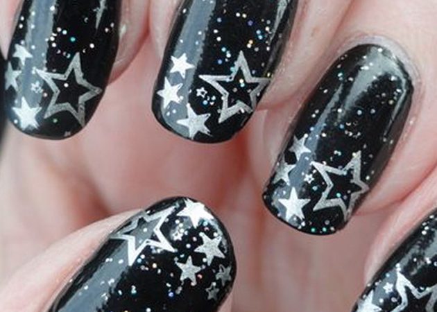 Gör en nyårs manikyr: nagellack med glitter
