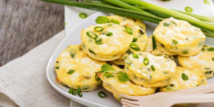 Mini frittatas med fetaost, ärtor och örter