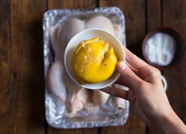 Ugn kyckling med citron: Tillsätt citron