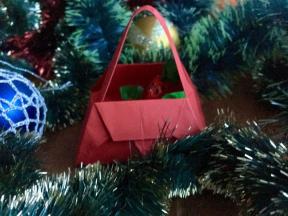 Gåvor till nyår med sina händer: Presentförpackning Origami
