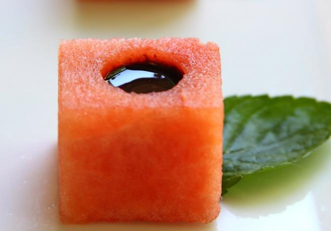 Rätter från vattenmelon: appetayzer med balsamico glaze