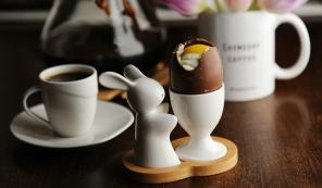 Chokladägg med söta äggulor och vita