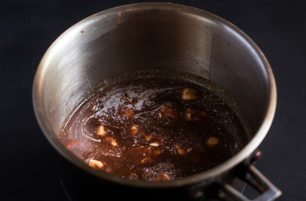 choklad brownie recept: smälta choklad och smör