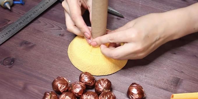 Hur man gör en bukett godis med egna händer: lim tomämnet