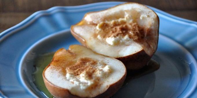 Snacks vin. Bakade päron med ricotta