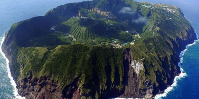 Asian territorium är inte förgäves locka turister: den vulkaniska ön Aogasima, Japan