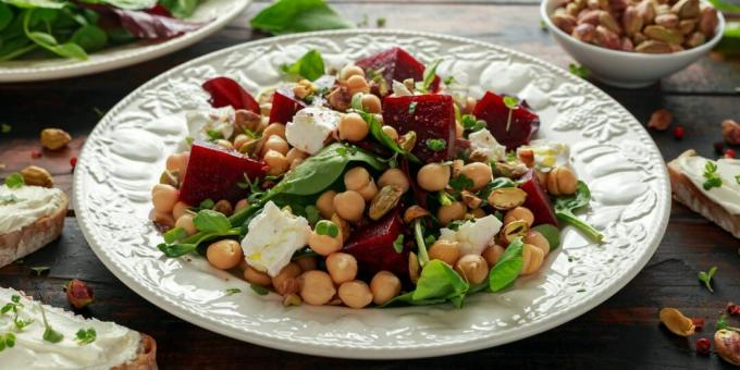 Sallad med kikärter och rödbetor