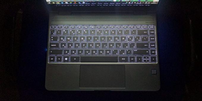 HP Spectre X360: bakgrundsbelyst tangentbord