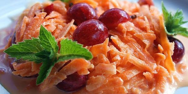 Vad du laga mat från krusbär: Söt sallad med krusbär och morötter