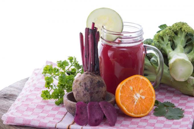 Grapefrukt färsk rödbetor och morot, apelsin och ingefära