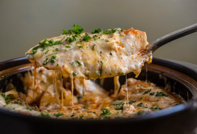 Köttbiffens lasagne är klar när osten smälter