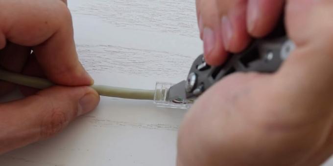 Så här krymper du en tvinnad kabel: Säkra kontakten