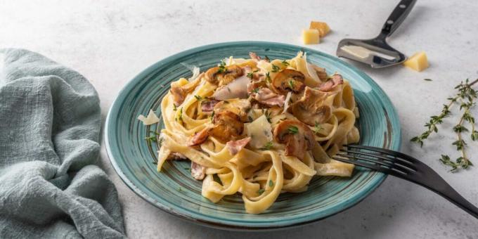 Pasta carbonara med champinjoner och bacon