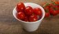 Inlagda tomater fyllda med vitlök