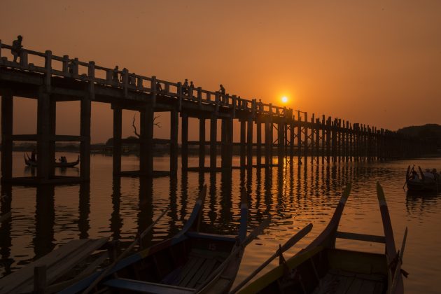 vackra broar: U Bein Bridge, Burma